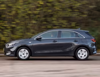 Kia Ceed [UK-spec] '2021–25