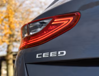 Kia Ceed [UK-spec] '2021–25