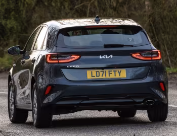 Kia Ceed [UK-spec] '2021–25