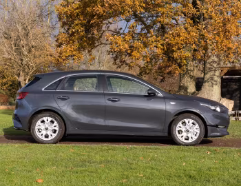 Kia Ceed [UK-spec] '2021–25