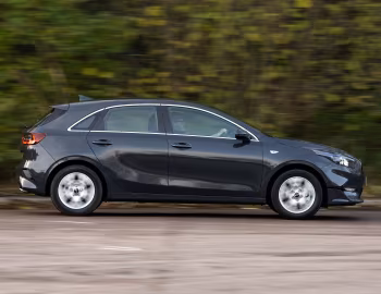 Kia Ceed [UK-spec] '2021–25