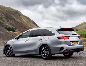 Kia Ceed Sportswagon [UK-spec] '2021–25