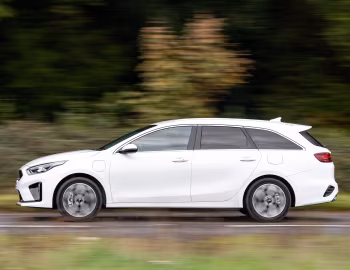 Kia Ceed Sportswagon PHEV [UK-spec] '2020–21