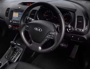 Interior Kia Cerato Hatchback [Australia] '2013–16