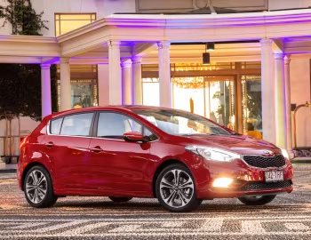 Kia Cerato Hatchback [Australia] '2013–16