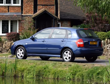 Kia Cerato Hatchback [UK-spec] (LD) '2004–07