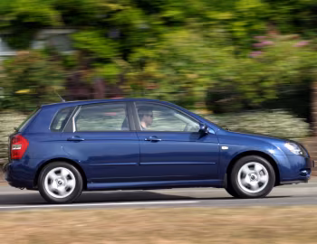 Kia Cerato Hatchback [UK-spec] (LD) '2004–07