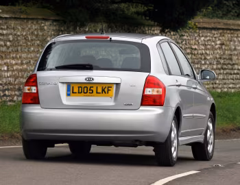 Kia Cerato Hatchback [UK-spec] (LD) '2004–07
