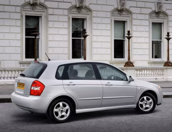 Kia Cerato Hatchback [UK-spec] (LD) '2004–07