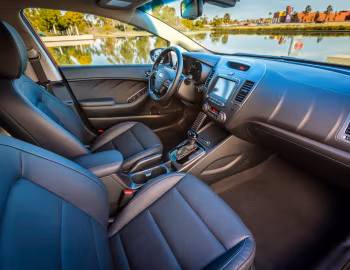 Интерьер 2017–18 Kia Forte [North America] '2016–18