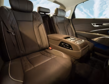 Інтер'єр 2019–20 Kia K900 [US-spec] (RJ) '2018–20