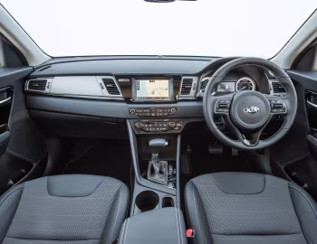 Торпедо Kia Niro [UK-spec] (DE) '2016–18