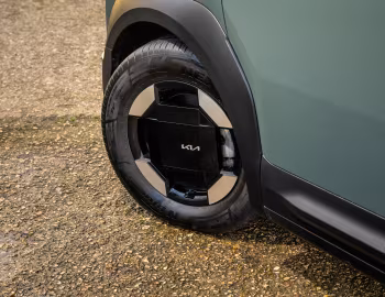 Kia PV5 Passenger [UK-spec] '2025–pr.