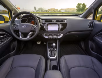 Торпедо 2016–17 Kia Rio 5-door [North America] (UB) '2015–17