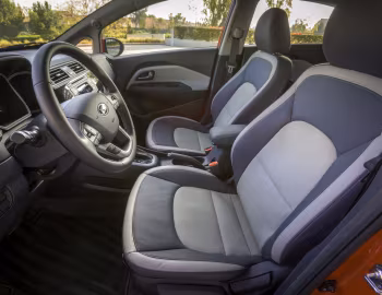 Интерьер 2016–17 Kia Rio Sedan [North America] (UB) '2015–17