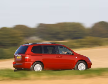 Kia Sedona [UK-spec] '2010–12