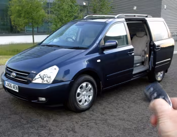 Kia Sedona [UK-spec] '2006–10