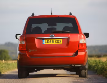Kia Sedona [UK-spec] '2010–12