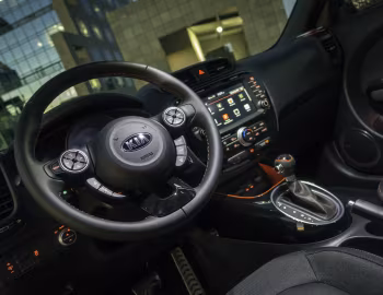 Интерьер 2014–16 Kia Soul "Red Zone" [North America] '2013–16