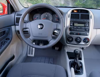 Торпедо 2005–06 Kia Spectra5 [North America] (LD) '2004–06