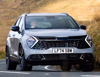 Kia Sportage "Shadow" [UK-spec] (NQ5) '2024–25
