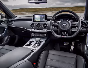 Торпедо Kia Stinger GTS [UK-spec] (CK) '2017–20