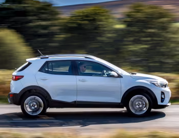 Kia Stonic [UK-spec] (YB) '2017–20