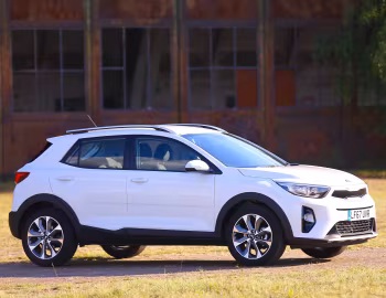 Kia Stonic [UK-spec] (YB) '2017–20
