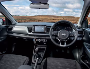 Торпедо Kia Stonic [UK-spec] (YB) '2017–20