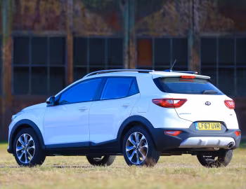 Kia Stonic [UK-spec] (YB) '2017–20
