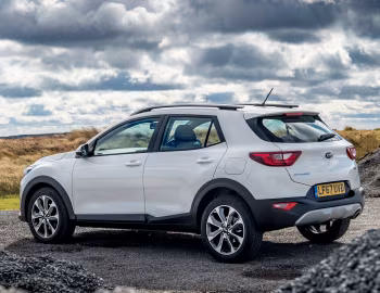 Kia Stonic [UK-spec] (YB) '2017–20