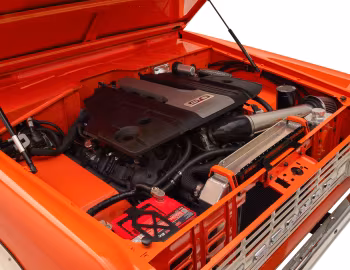 Bajo el capó Kindred Motorworks Ford Bronco Heritage Edition '2022