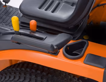 Интерьер Kubota B2320 '2008–15