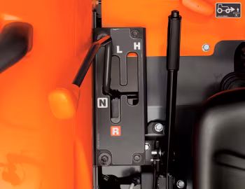 Интерьер Kubota L1361 rear mount type ROPS '2017–21