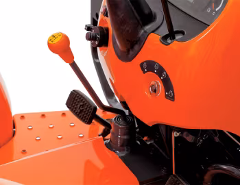 Интерьер Kubota L1361 rear mount type ROPS '2017–21