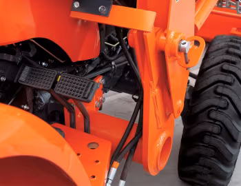 Интерьер Kubota L1361 rear mount type ROPS '2017–21