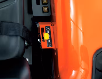 Интерьер Kubota L1361 rear mount type ROPS '2017–21