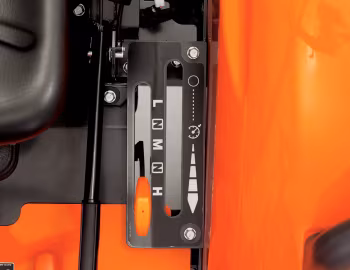 Интерьер Kubota L1361 rear mount type ROPS '2017–21