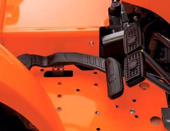 Интерьер Kubota L1361 rear mount type ROPS '2017–21