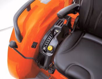 Интерьер Kubota L5740 ROPS '2007–н.в.