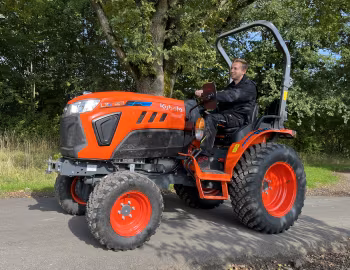 Kubota LXe-261 [EU-spec] '2022–23
