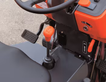 Интерьер Kubota M6040SU '2010–н.в.