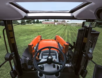 Интерьер Kubota M8-211 '2020–н.в.