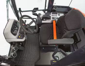 Интерьер Kubota R090 '2020–н.в.