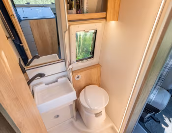 Interior 2025–pr. la strada Regent E (Br.907) '2024–pr.
