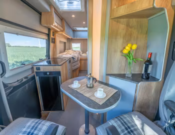 Intérieur 2025–pr. la strada Regent E (Br.907) '2024–pr.