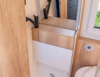 Interior 2025–pr. la strada Regent E (Br.907) '2024–pr.