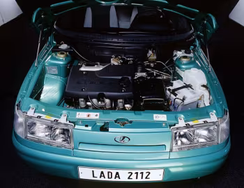 Під капотом Lada 112 (2112) '02.1999–07.2008