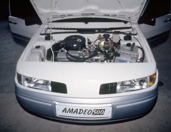 Sob o capô Амадео-500 '1994