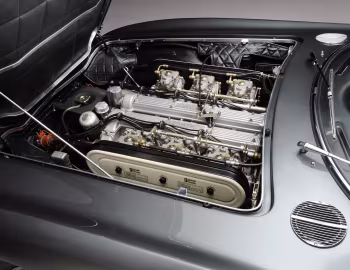 Sob o capô Lamborghini 400 GT 2+2 [UK-spec] '1967–68